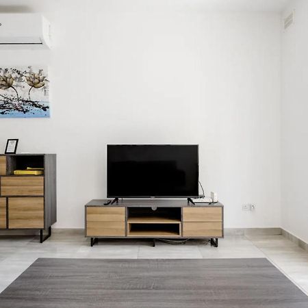 F12 Room 1, Private Room Two Single Beds Shared Bathroom In Shared Flat Msida Extérieur photo