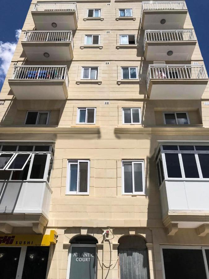F12 Room 1, Private Room Two Single Beds Shared Bathroom In Shared Flat Msida Extérieur photo
