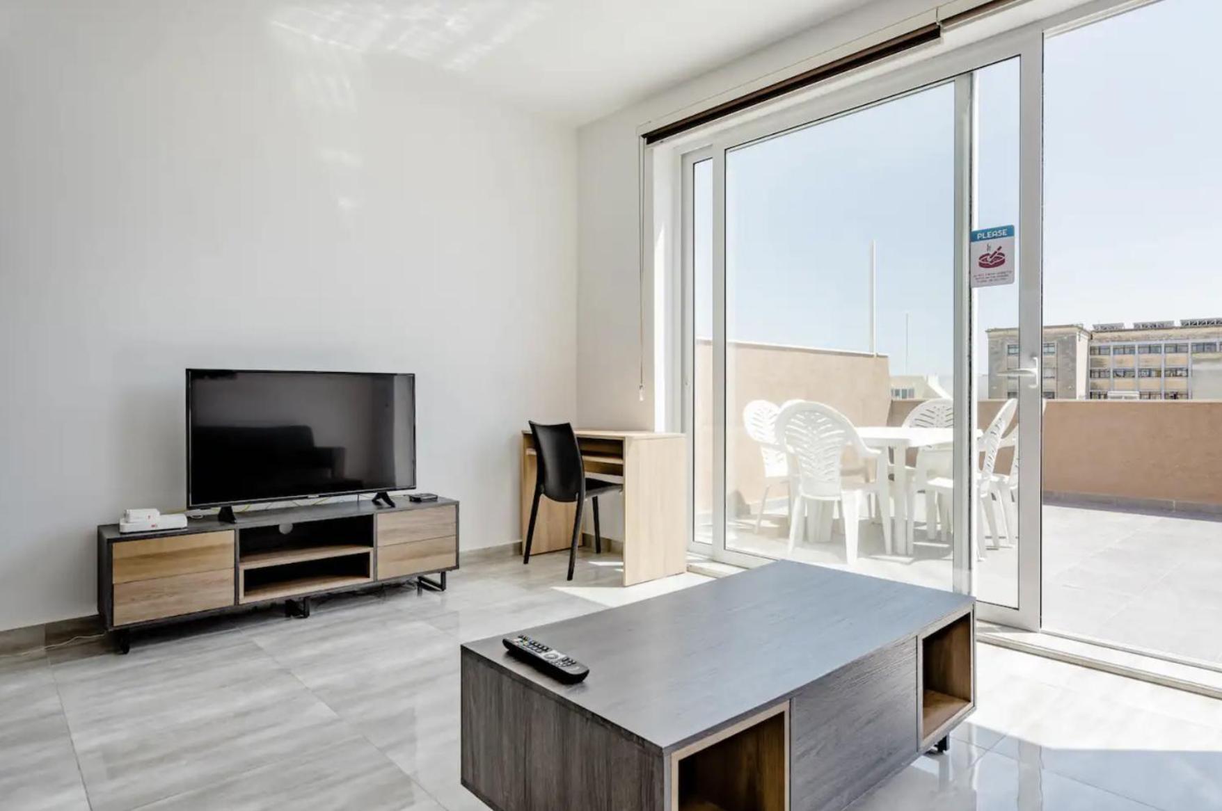 F12 Room 1, Private Room Two Single Beds Shared Bathroom In Shared Flat Msida Extérieur photo